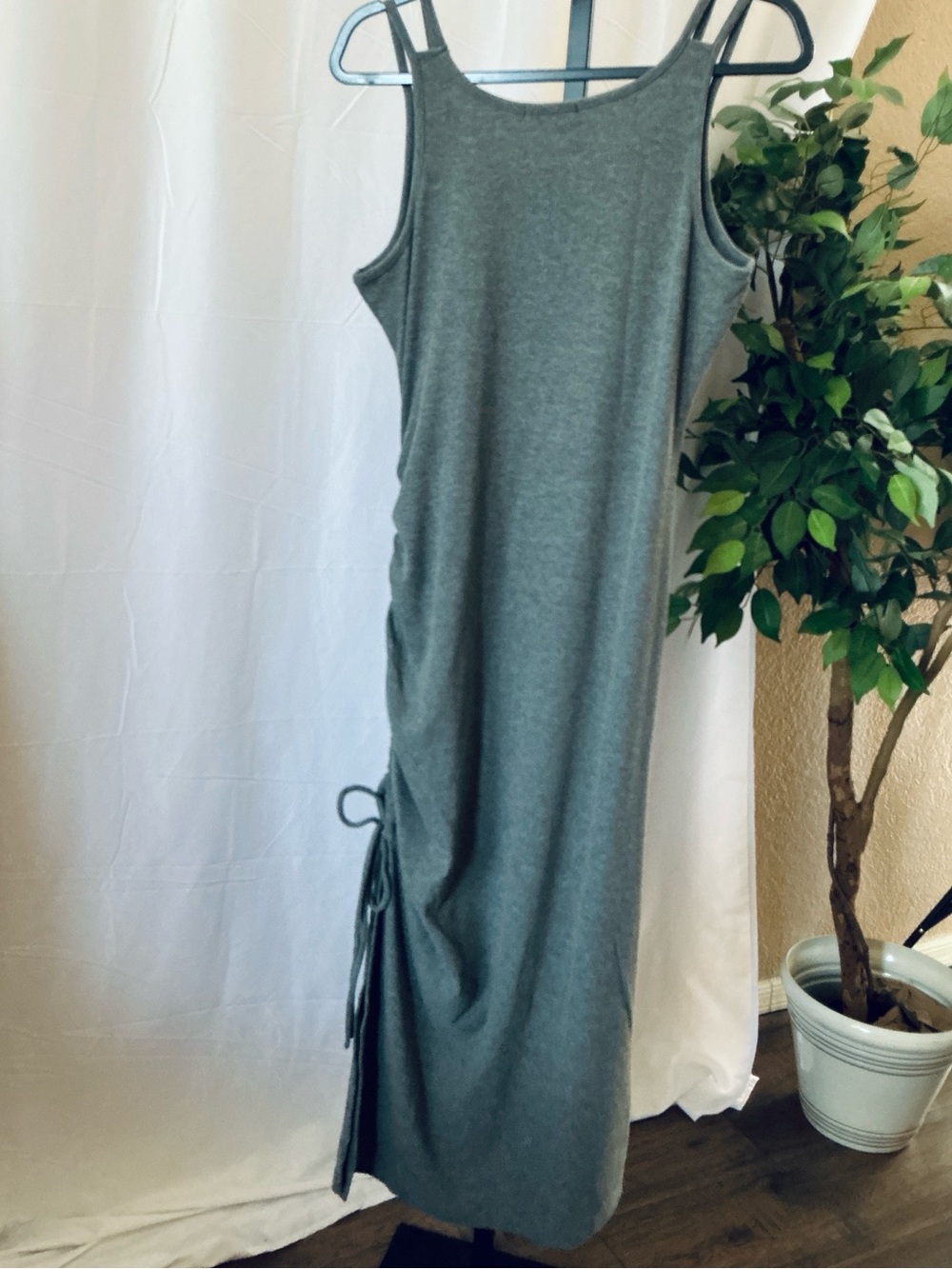 Gilli Ribbed Side Ruched Tank Midi Dress Gray Size L NWOT - Picture 5 of 8